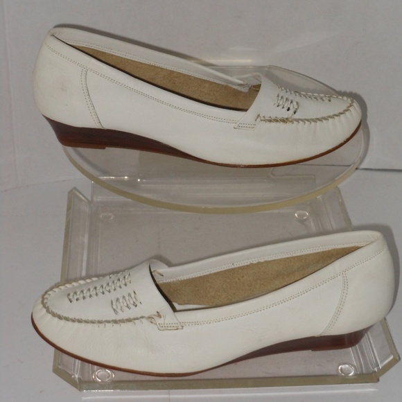 HARBOR TOWN Shoes Harbor Town Ivory Leather Wedge Heel Loafers
